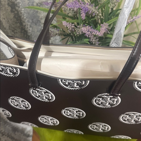 Tory Burch T Monogram Contrast Leather Tote - Picture 10 of 17